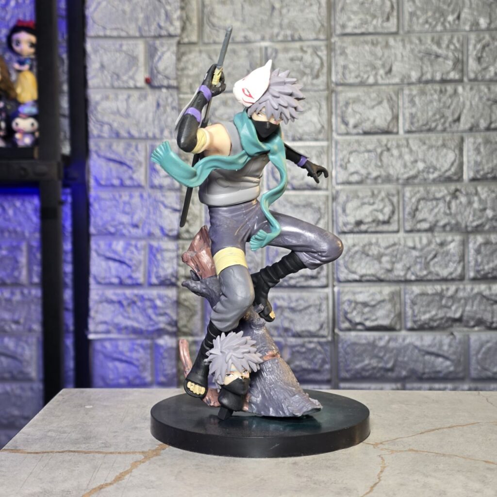 فیگور کاکاشی روی درخت